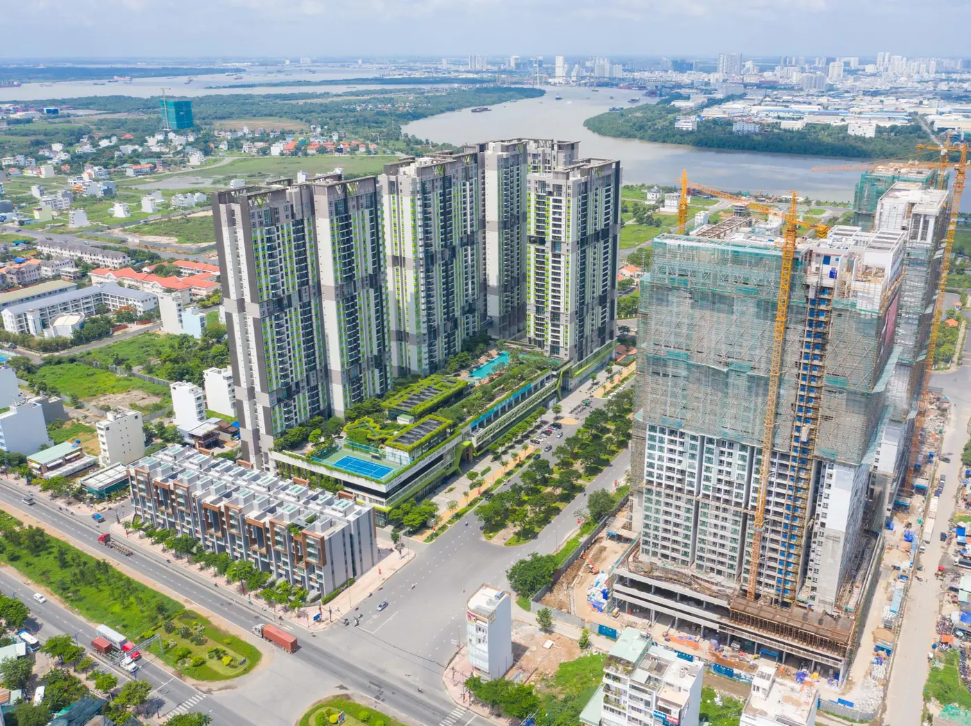 Ảnh thực tế công trường năm 2019 bên sông Sài Gòn